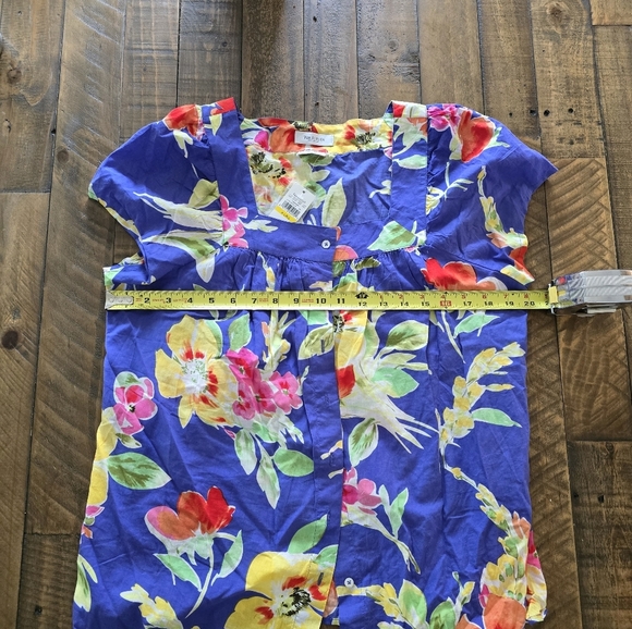 NWT Floral Shirt - Perfect For Summer - Picture 1 of 5